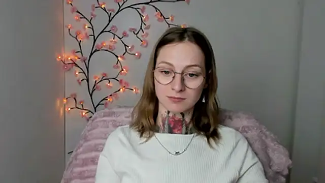 Esmi Winter online show from 14, 4, 2026