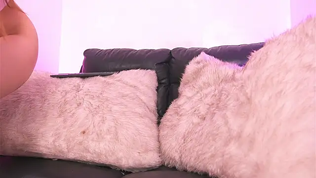 Shopie Colucci online show from 10, 4, 2026