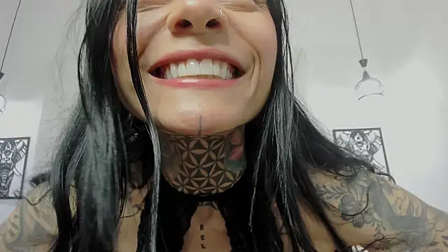 Mia Reyesjs online show from 15, 4, 2026