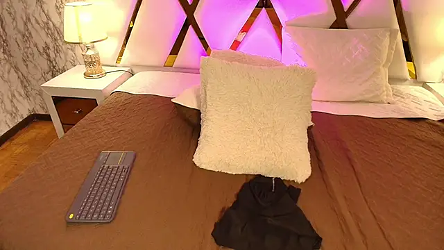 Annie Thompson  online show from 1, 3, 2026