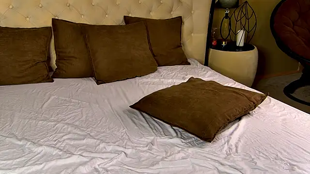 YourSweetArya online show from 4, 4, 2026