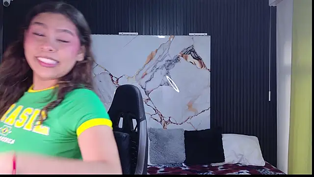 Snapshot of Sophie19__ chatting on 6, 4, 2026 Sophie19 online show from 6, 4, 2026