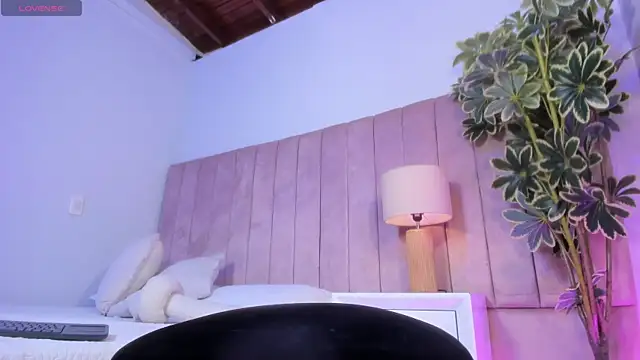 Ashley Beaomunt online show from 23, 5, 2026