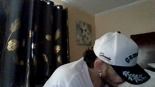 Tallhungandcloudy online show from 22, 4, 2026