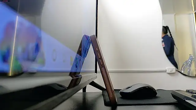  ArianaToroo online show from 8, 4, 2026