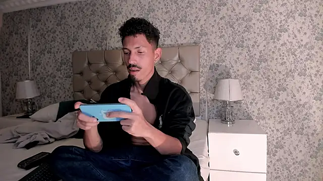 NoaahTylor online show from 10, 4, 2026