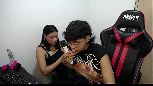 Snapshot of CherryGirlsXX chatting on 1, 3, 2026 CherryGirlsXX online show from 1, 3, 2026