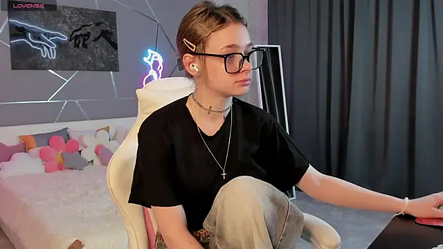 Snapshot of naomi_reiss chatting on 21, 7, 2026 naomi reiss online show from 21, 7, 2026