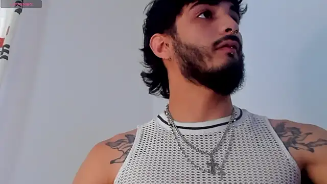 LovexJuxn8 online show from 19, 2, 2026