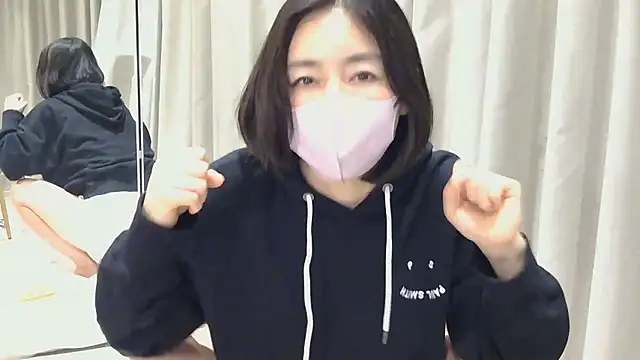 Mochi-Momo online show from 14, 4, 2026