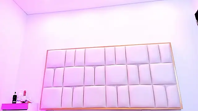 Violetta-foxx online show from 4, 3, 2026