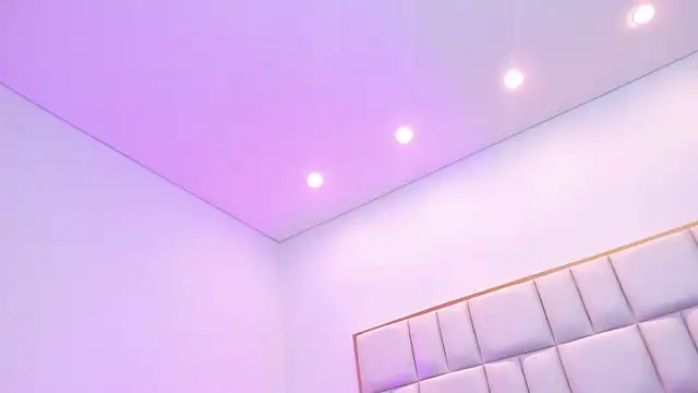 Violetta-foxx online show from 6, 4, 2026