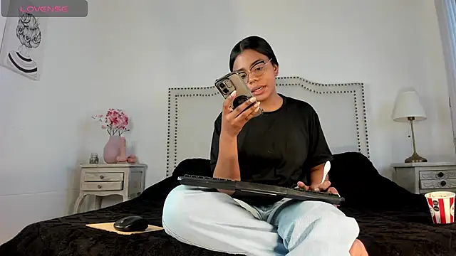 madii lenon online show from 23, 6, 2026