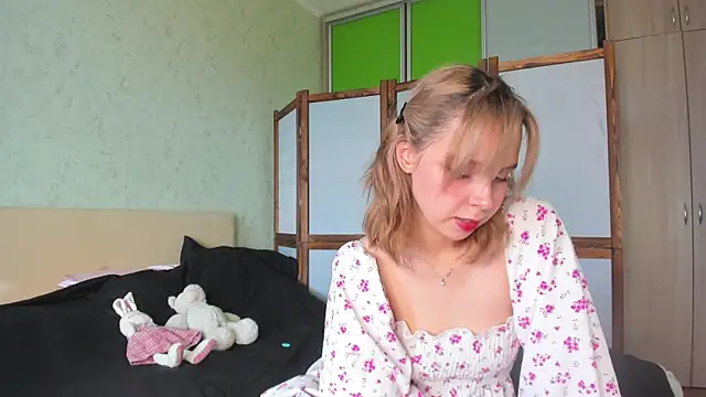 GlitchyDolly online show from 21, 5, 2026