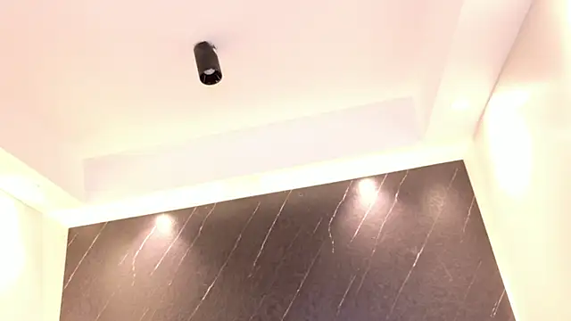 Kinsleybrown online show from 9, 4, 2026