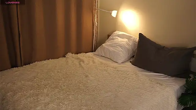 LuannStockbridge online show from 25, 2, 2026