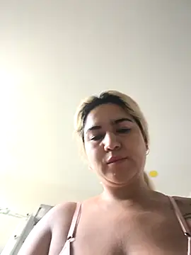 Snapshot of violet-grey chatting on 7, 4, 2026 violet-grey online show from 7, 4, 2026