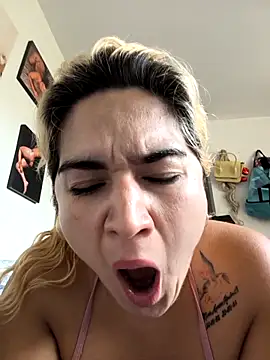 Snapshot of violet-grey chatting on 18, 4, 2026 violet-grey online show from 18, 4, 2026