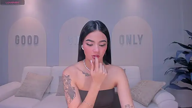 CarolineEvans x online show from 11, 3, 2026