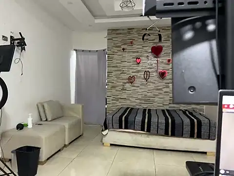 kinkyhousexxxx online show from 18, 2, 2026