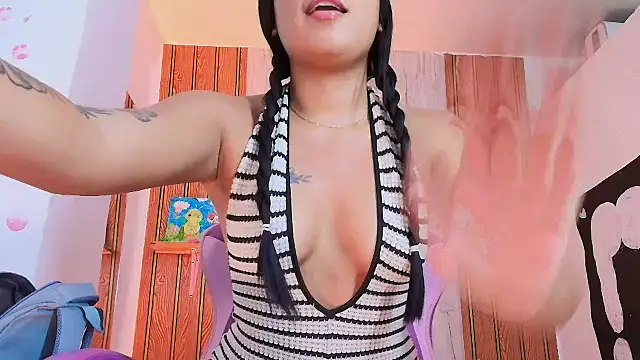 Snapshot of valenttina_narvaez chatting on 28, 3, 2026 valenttina narvaez online show from 28, 3, 2026