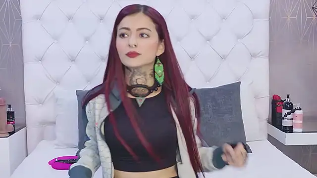 Snapshot of AntonellaEscudero chatting on 8, 5, 2026 AntonellaEscudero online show from 8, 5, 2026