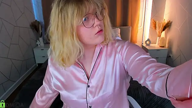 luna c0ra online show from 5, 4, 2026