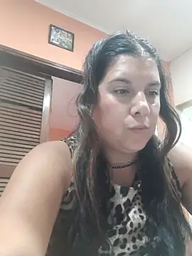 Lucia queen online show from 4, 4, 2026