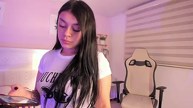 Snapshot of Lummii_ chatting on 28, 4, 2026 Lummii online show from 28, 4, 2026