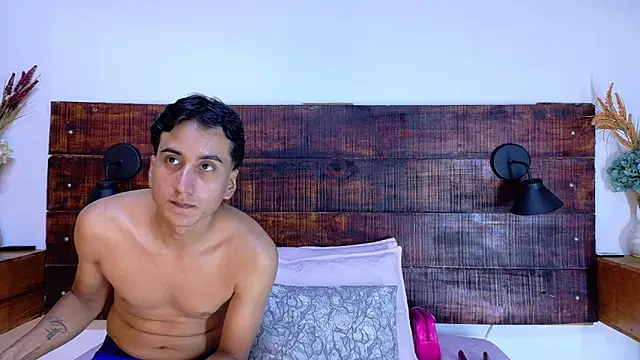 Esmeralda and Naim online show from 25, 2, 2026