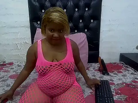 ChubbyMidgetxxx online show from 23, 2, 2026