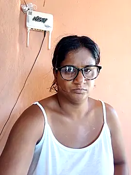 indianstrawberrylips4u online show from 5, 3, 2026