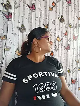 indianstrawberrylips4u online show from 20, 5, 2026