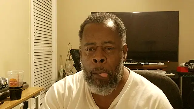 Snapshot of Cleozevo1961 chatting on 19, 7, 2026 Cleozevo1961 online show from 19, 7, 2026