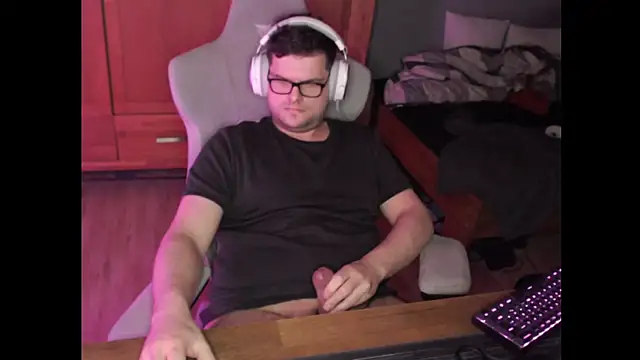 Snapshot of Whyteshadow4235 chatting on 18, 2, 2026 Whyteshadow4235 online show from 18, 2, 2026