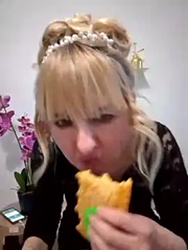 -Nefertiti- online show from 2, 3, 2026