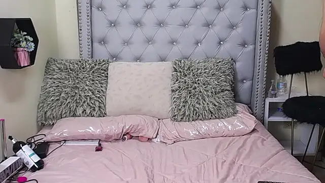 skarlett  36 online show from 10, 4, 2026