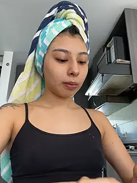 chloe bluee  online show from 6, 7, 2026