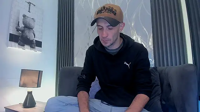 Milanwhite  online show from 20, 2, 2026