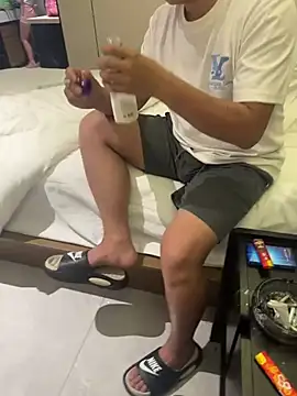 zhuendong000001 online show from 19, 4, 2026