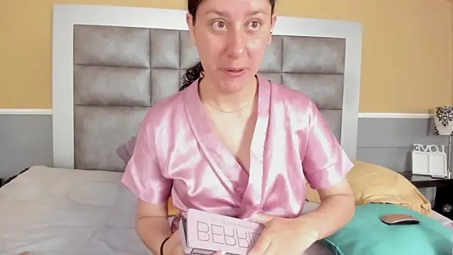 LunaDamasco online show from 10, 3, 2026