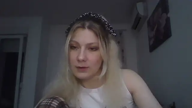 Foxy Bright online show from 24, 3, 2026