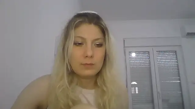 Foxy Bright online show from 28, 3, 2026