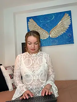 Viictoria-Jones online show from 8, 4, 2026