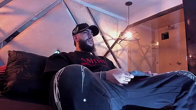 Snapshot of SantiagoHincapiie chatting on 1, 3, 2026 SantiagoHincapiie online show from 1, 3, 2026