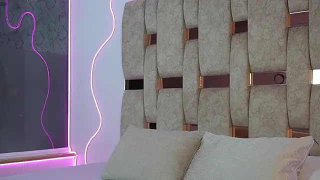 Fernanda thail  online show from 11, 4, 2026