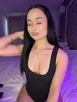 Snapshot of Olivia_Noor chatting on 27, 4, 2026 Olivia Noor online show from 27, 4, 2026