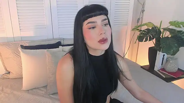 Snapshot of AlmaBlaze chatting on 4, 5, 2026 AlmaBlaze online show from 4, 5, 2026