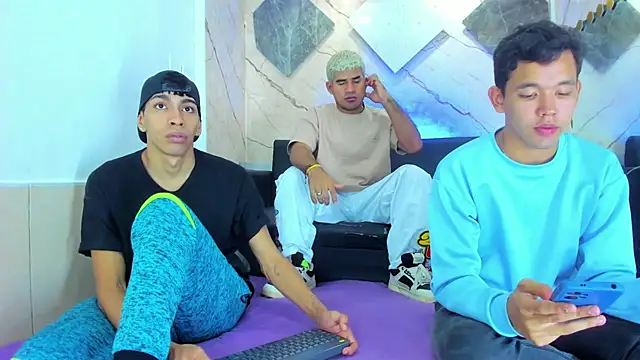 Snapshot of Latins_on_fire chatting on 27, 2, 2026 Latins on fire online show from 27, 2, 2026