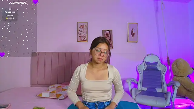 Snapshot of Zoow_bluussh chatting on 24, 2, 2026 Zoow bluussh online show from 24, 2, 2026